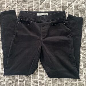 Woman’s Levi jeggings